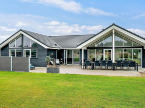 18 person holiday home in N rre Nebel
